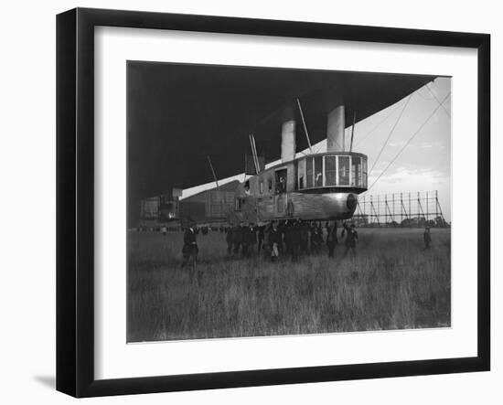 Armstrong Whitworth R33 Airship Gondalier at Pulham, April 1925-null-Framed Photographic Print