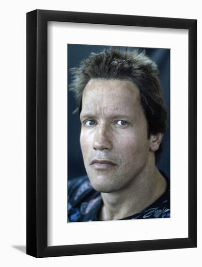 ARNOLD SCHWARZENEGGER. "THE TERMINATOR" [1984], directed by JAMES CAMERON.-null-Framed Photographic Print