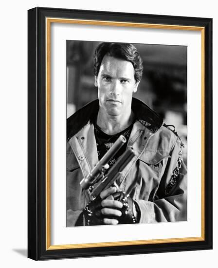 ARNOLD SCHWARZENEGGER. "THE TERMINATOR" [1984], directed by JAMES CAMERON.-null-Framed Photographic Print