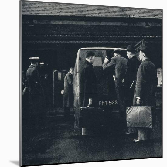 'Arrival', 1941-Cecil Beaton-Mounted Photographic Print