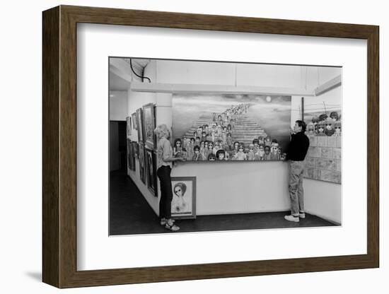 Artists Walter Keane and Margaret Keane Hanging Work Up, Tennessee, 1965-Bill Ray-Framed Photographic Print