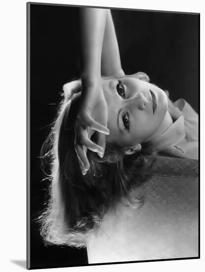 As You Desire Me by George Fitzmaurice, based on a play by Luigi Pirandello, with Greta Garbo, 1932-null-Mounted Photo