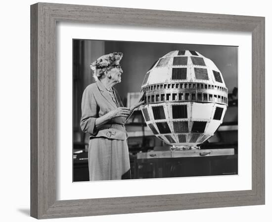 AT&T Stockholder Louise Bucker of Milwaukee Wisconsin-Yale Joel-Framed Photographic Print