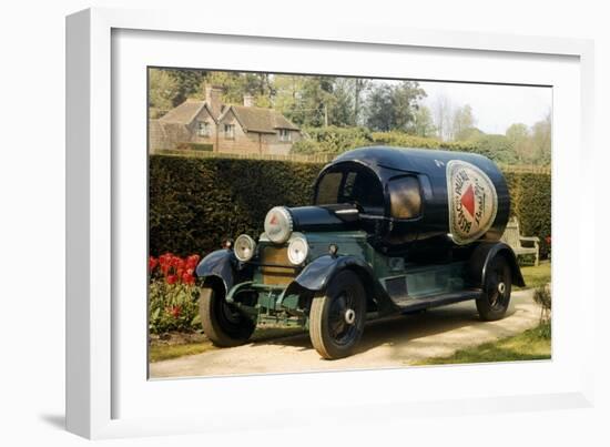 Auto: Daimler, 1921-null-Framed Giclee Print