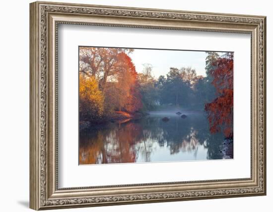 Autumn in Kew Gardens, UNESCO World Heritage Site, Kew, Greater London, England, UK-Simon Montgomery-Framed Photographic Print