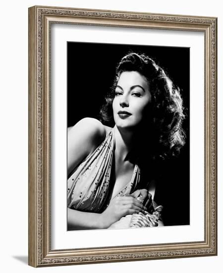 Ava Gardner, 1945-null-Framed Photographic Print