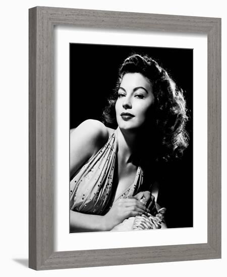 Ava Gardner, 1945-null-Framed Photographic Print