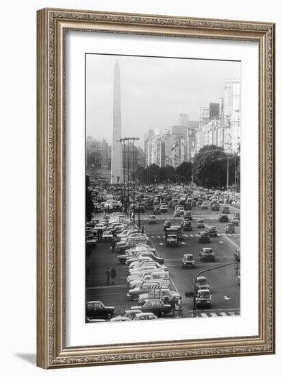 Avenue in Buenos Aires-Mario de Biasi-Framed Giclee Print