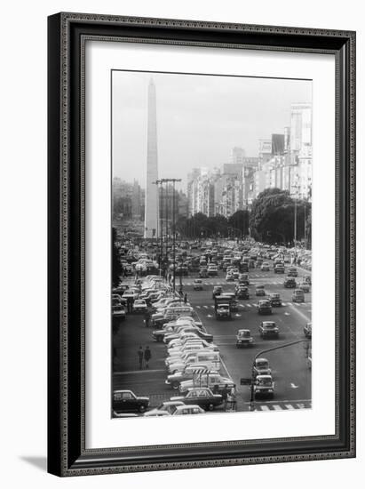 Avenue in Buenos Aires-Mario de Biasi-Framed Giclee Print