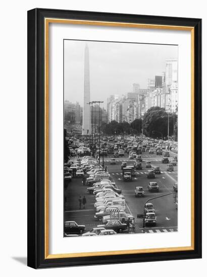 Avenue in Buenos Aires-Mario de Biasi-Framed Giclee Print