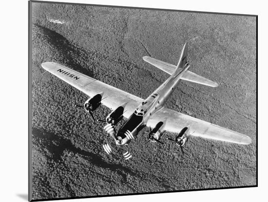 B-17 Flying Fortress in Flight-null-Mounted Photographic Print