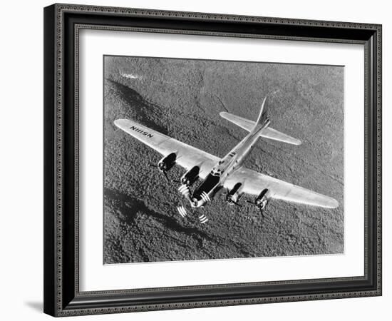 B-17 Flying Fortress in Flight-null-Framed Photographic Print