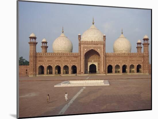 Badshahi Mosque in Lahore, Punjab, Pakistan-Poole David-Mounted Photographic Print