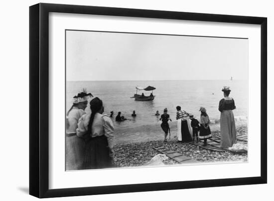 Baignade à la plage-null-Framed Giclee Print