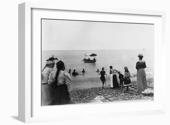 Baignade à la plage-null-Framed Giclee Print