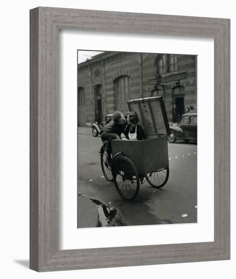 Baiser Blotto, c.1950-Robert Doisneau-Framed Art Print