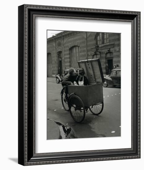 Baiser Blotto, c.1950-Robert Doisneau-Framed Art Print