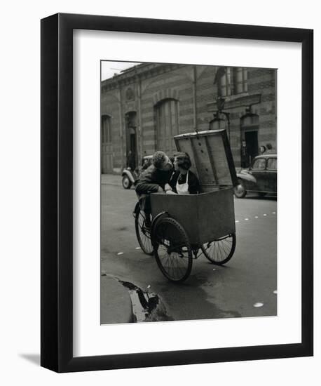 Baiser Blotto, c.1950-Robert Doisneau-Framed Art Print