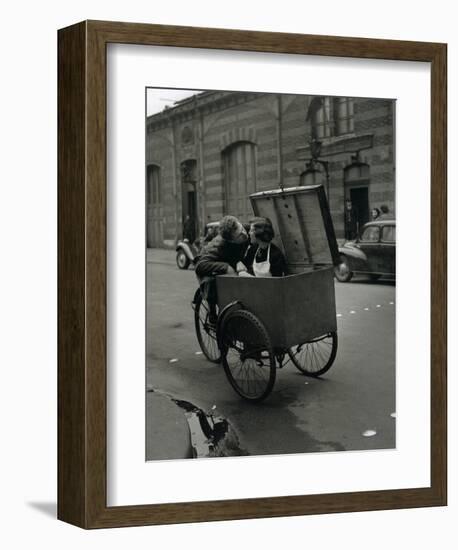 Baiser Blotto, c.1950-Robert Doisneau-Framed Art Print