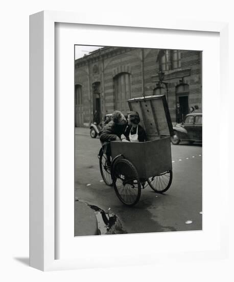 Baiser Blotto, c.1950-Robert Doisneau-Framed Art Print