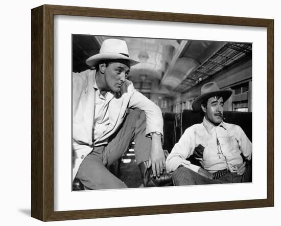 Bandido caballero by Richard Fleischer with Robert Mitchum and Gilbert Roland, 1956 (b/w photo)-null-Framed Photo