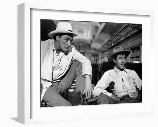 Bandido caballero by Richard Fleischer with Robert Mitchum and Gilbert Roland, 1956 (b/w photo)-null-Framed Photo