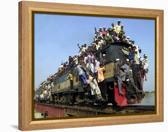 Bangladeshi Muslim Pilgrims Crowd a Train as They Return Home after Three-Day Islamic Congregation-null-Framed Premier Image Canvas