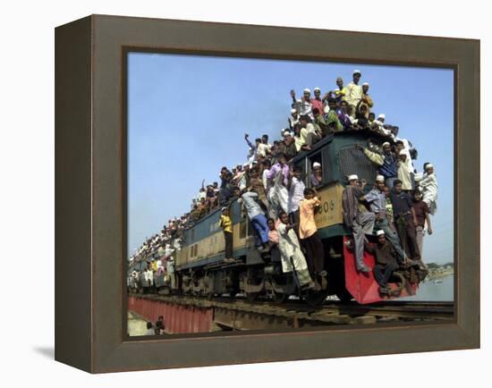 Bangladeshi Muslim Pilgrims Crowd a Train as They Return Home after Three-Day Islamic Congregation-null-Framed Premier Image Canvas