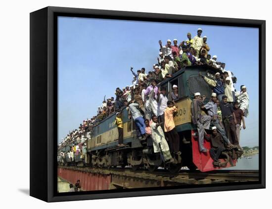 Bangladeshi Muslim Pilgrims Crowd a Train as They Return Home after Three-Day Islamic Congregation-null-Framed Premier Image Canvas