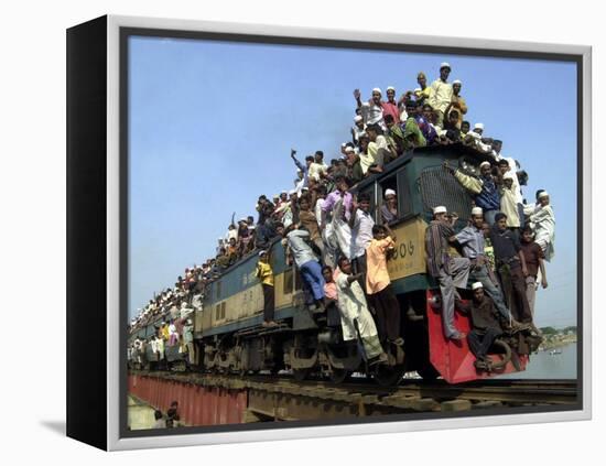 Bangladeshi Muslim Pilgrims Crowd a Train as They Return Home after Three-Day Islamic Congregation-null-Framed Premier Image Canvas