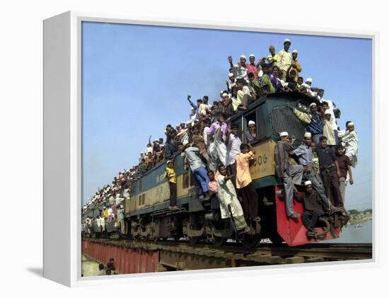 Bangladeshi Muslim Pilgrims Crowd a Train as They Return Home after Three-Day Islamic Congregation-null-Framed Premier Image Canvas