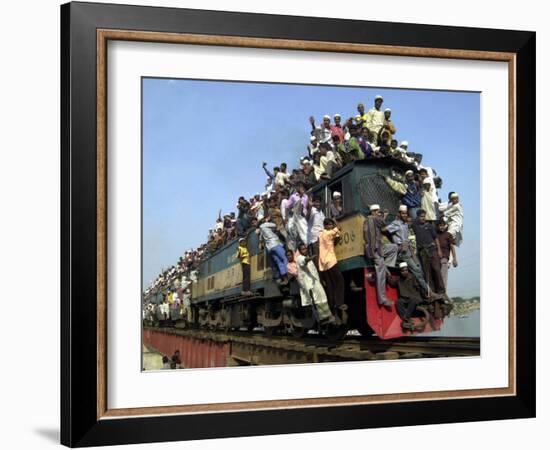 Bangladeshi Muslim Pilgrims Crowd a Train as They Return Home after Three-Day Islamic Congregation-null-Framed Photographic Print