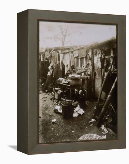 Baraque de chiffonnier-Eugène Atget-Framed Premier Image Canvas