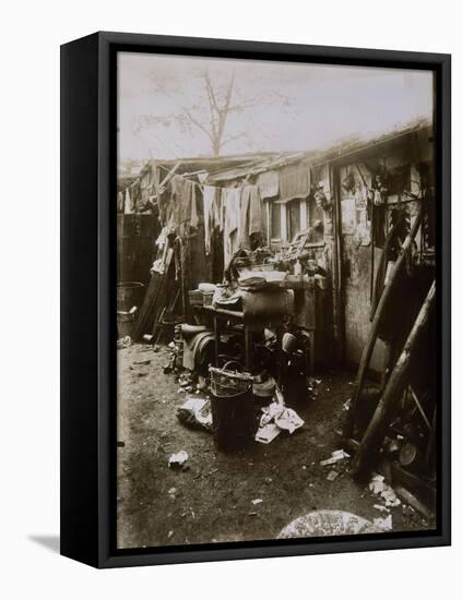 Baraque de chiffonnier-Eugène Atget-Framed Premier Image Canvas