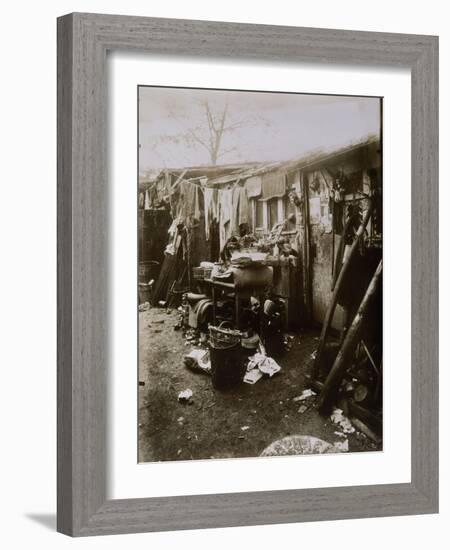 Baraque de chiffonnier-Eugène Atget-Framed Giclee Print