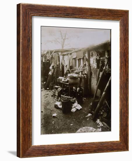 Baraque de chiffonnier-Eugène Atget-Framed Giclee Print