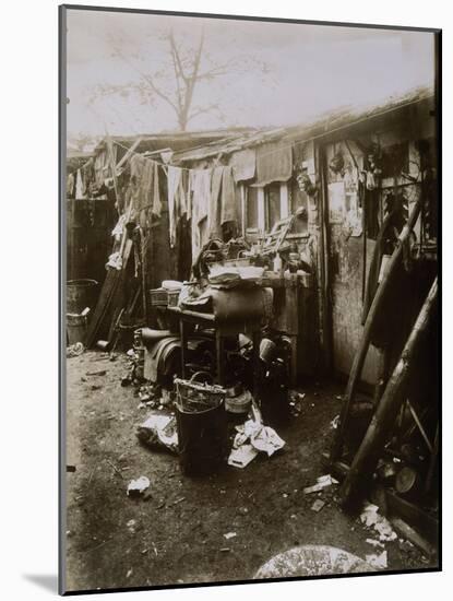 Baraque de chiffonnier-Eugène Atget-Mounted Giclee Print