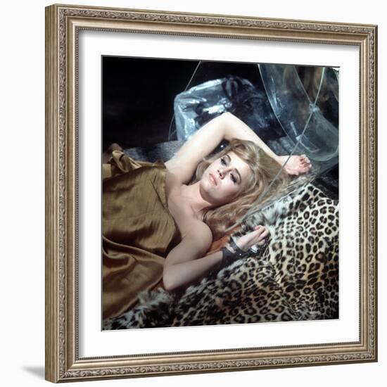 BARBARELLA, 1967 directed by ROGER VADIM Jane Fonda (photo)-null-Framed Photo
