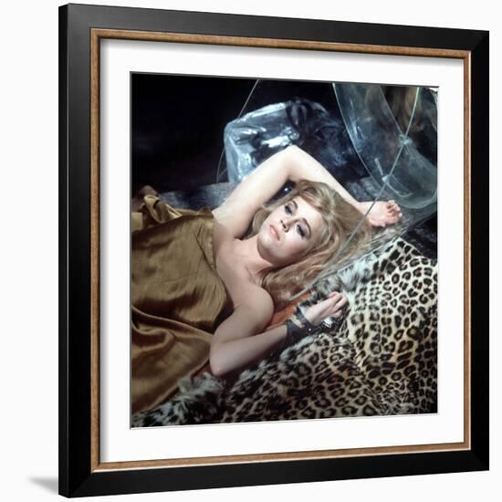 BARBARELLA, 1967 directed by ROGER VADIM Jane Fonda (photo)-null-Framed Photo