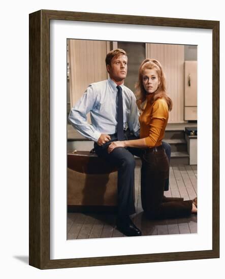 BAREFOOT IN THE PARK, 1967 directed by GENE SACHS Robert Redford and Jane Fonda (photo)-null-Framed Photo