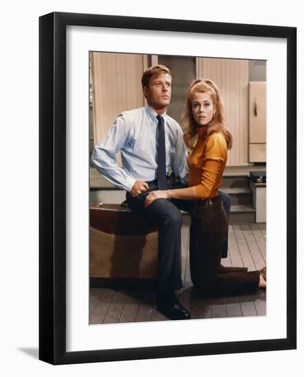 BAREFOOT IN THE PARK, 1967 directed by GENE SACHS Robert Redford and Jane Fonda (photo)-null-Framed Photo