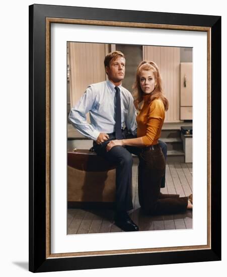 BAREFOOT IN THE PARK, 1967 directed by GENE SACHS Robert Redford and Jane Fonda (photo)-null-Framed Photo