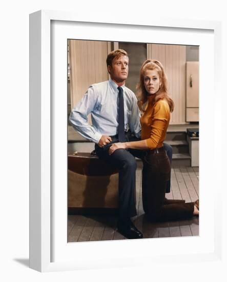 BAREFOOT IN THE PARK, 1967 directed by GENE SACHS Robert Redford and Jane Fonda (photo)-null-Framed Photo