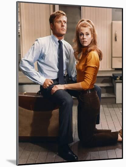 BAREFOOT IN THE PARK, 1967 directed by GENE SACHS Robert Redford and Jane Fonda (photo)-null-Mounted Photo