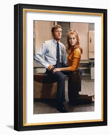 BAREFOOT IN THE PARK, 1967 directed by GENE SACHS Robert Redford and Jane Fonda (photo)-null-Framed Photo