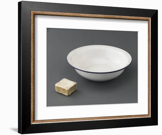 Bassine et savon-null-Framed Giclee Print