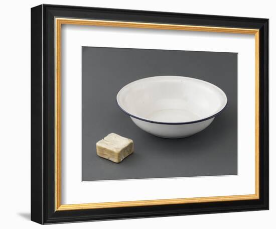 Bassine et savon-null-Framed Giclee Print