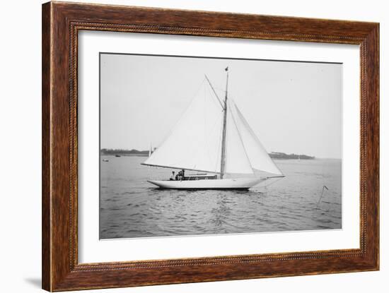 Bateau à voile-null-Framed Giclee Print