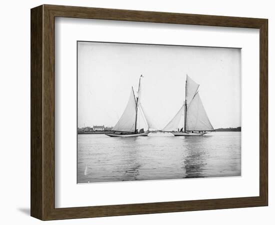 Bateau à voile-null-Framed Giclee Print