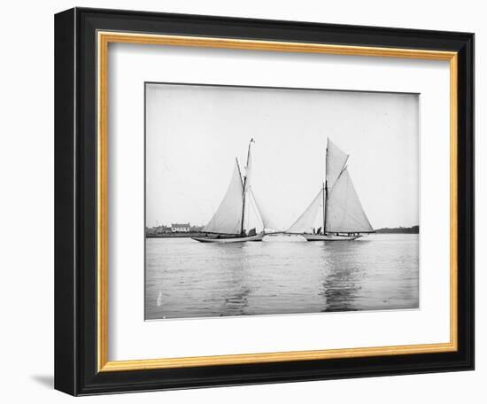 Bateau à voile-null-Framed Giclee Print